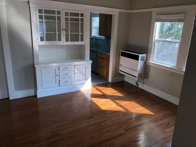 Building Photo - Top Floor remodeled kitchen and bathroom, ...