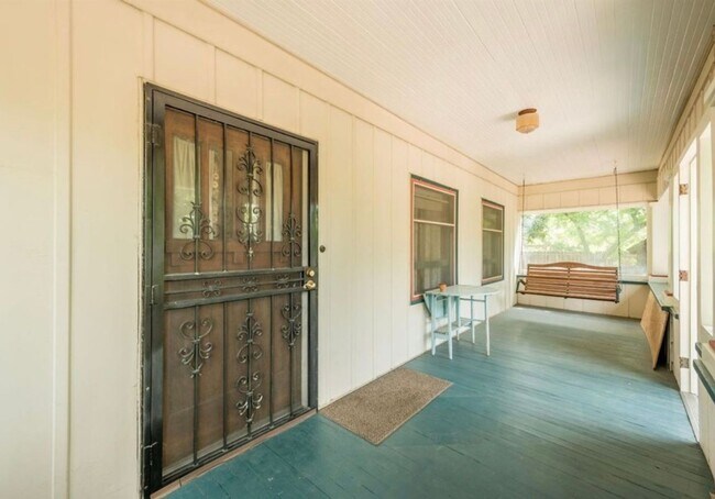 Building Photo - 867 Palo Alto Ave