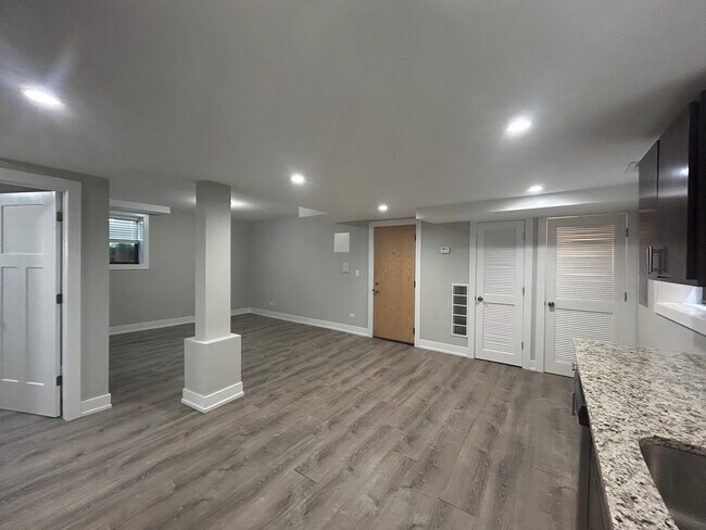 Foto del edificio - 1143 Maple Ave