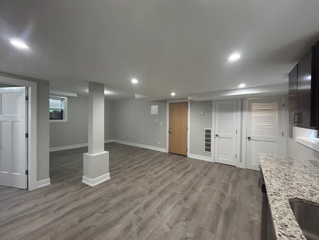 Building Photo - 1143 Maple Ave