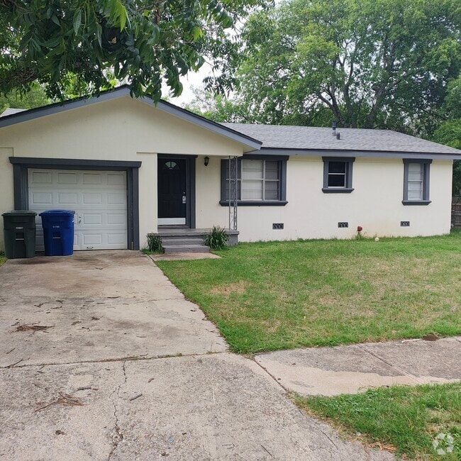 Building Photo - 2106 Brantley Ave