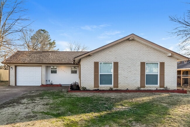 Building Photo - 5691 Briarwood Dr