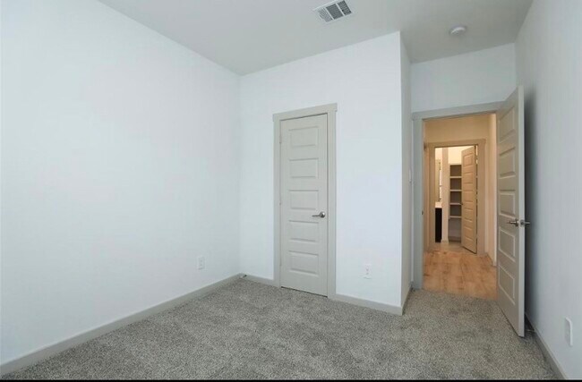 Foto del edificio - 7311 Ramsgate Cliff Ln