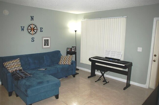 Foto del edificio - 10025 Winding Lake Rd