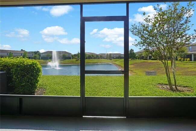 Foto del edificio - 355 Highcrest Rd