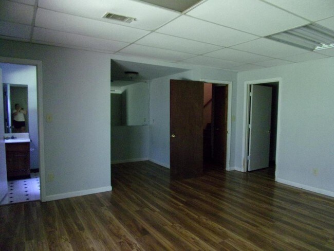 Building Photo - 5894 Sutton Dr