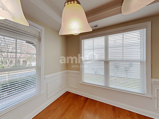 Foto del edificio - 3009 Connells Point Avenue