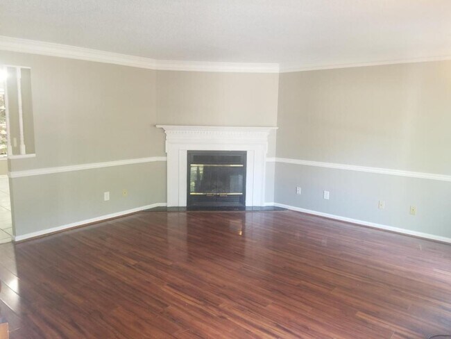 Foto del edificio - 112 Villas Lane *Water, Trash,  Yard Included