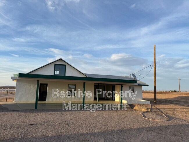 Building Photo - 6101 E Kenilworth Rd