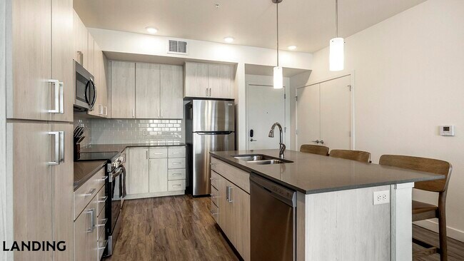 Building Photo - 1760 S Crismon Rd