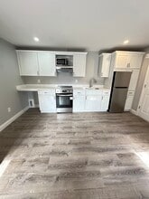 Building Photo - 6 Monroe St