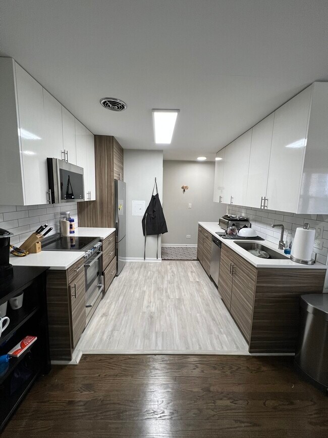 Foto del edificio - 452 W Oakdale Ave