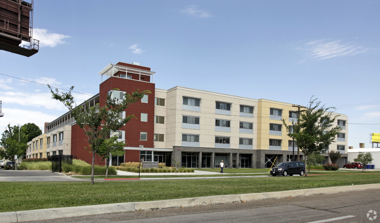 Primary Photo - Sunrise Metro Apartments