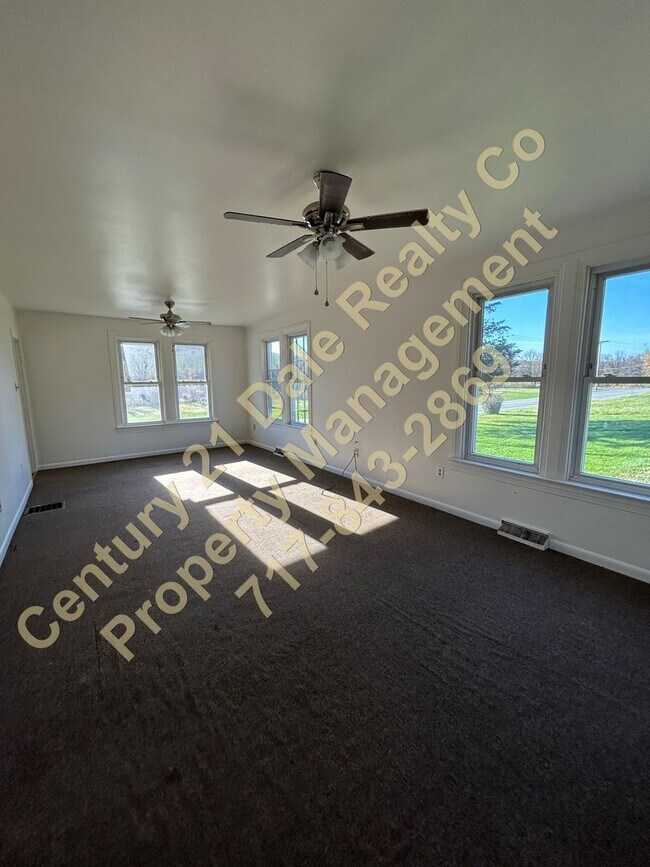 Building Photo - Three Bedroom Home in Eastern School District