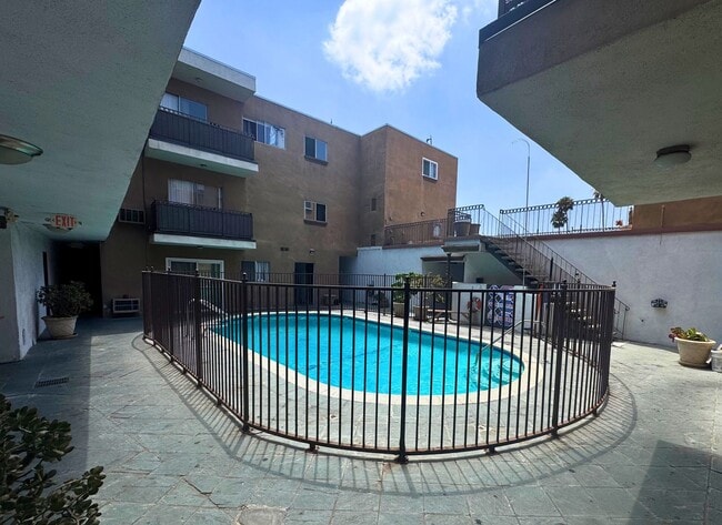 Foto del edificio - Cute Move-In Ready Studio Apartment