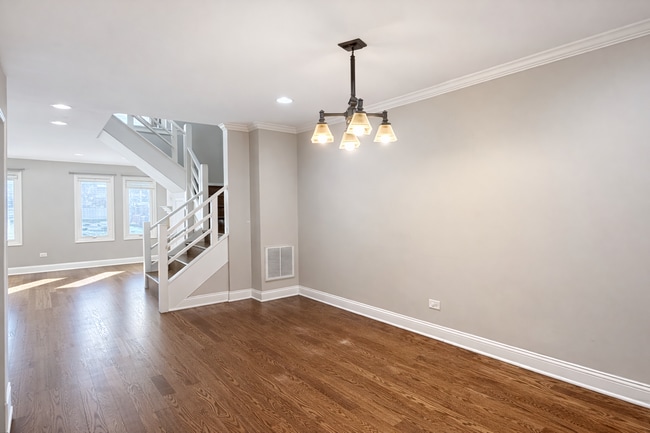 Building Photo - 805 W Wolfram St