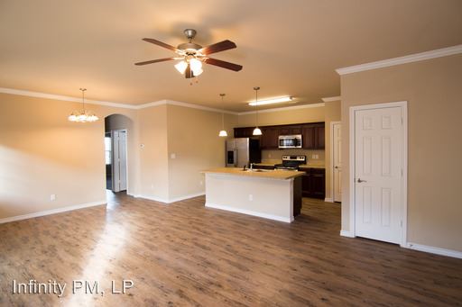 Building Photo - 1048 Newcastle Dr
