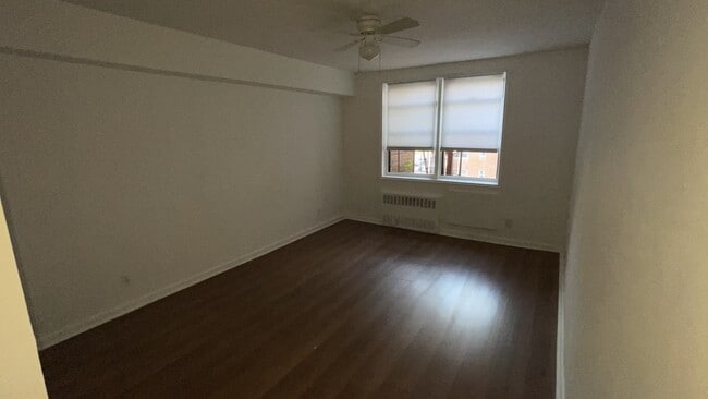 Building Photo - 3 Sadore Ln