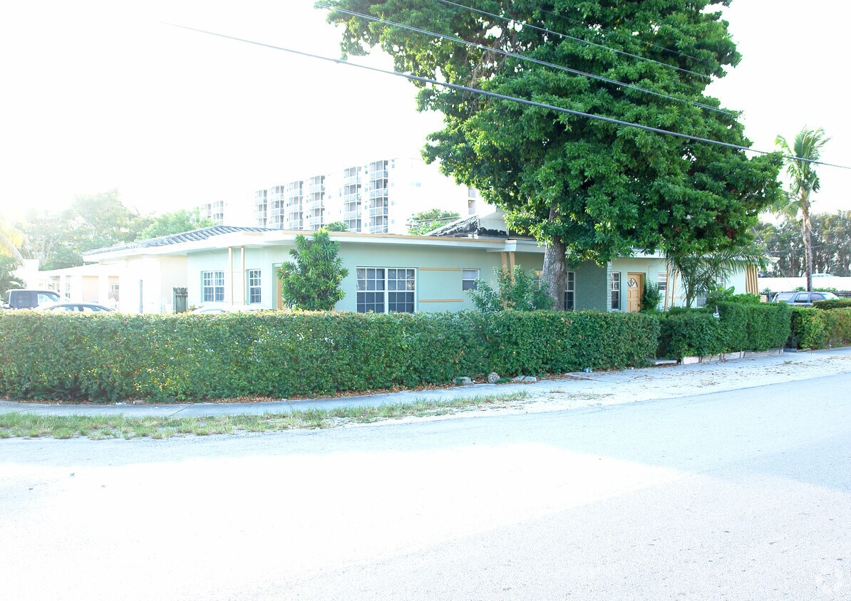 Building Photo - 1200 NE 109th St