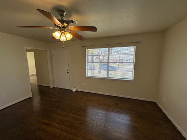 Foto del edificio - 511 Louise St