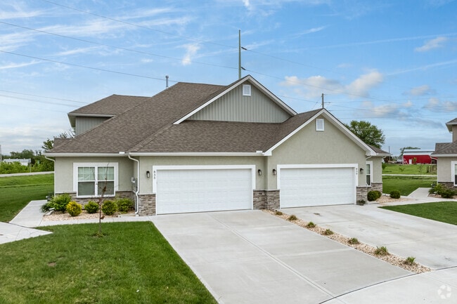 Building Photo - Willow Chase Twinhomes