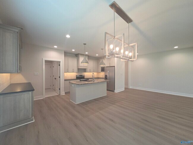 Building Photo - 2909 9th Ave SW