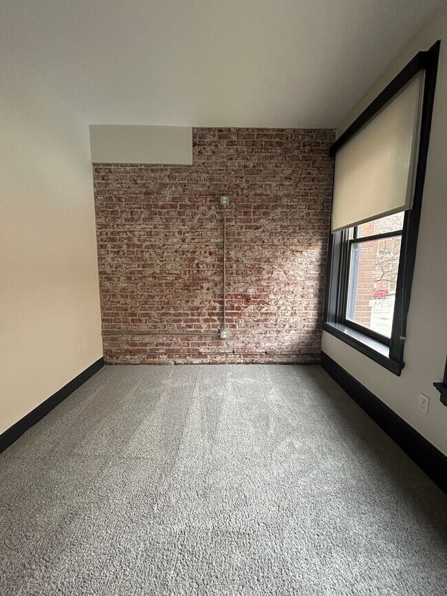 Foto del edificio - LEASE SPECIAL! HALF OFF FIRST FULL MONTH! Historic and Upscale 1 Bedroom 1 Bathroom Downtown