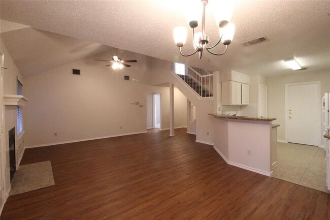 Building Photo - 8202 Los Ranchos Dr