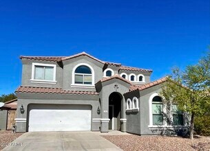 Building Photo - 722 E Saddle Way