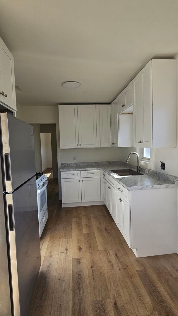 Building Photo - 210901