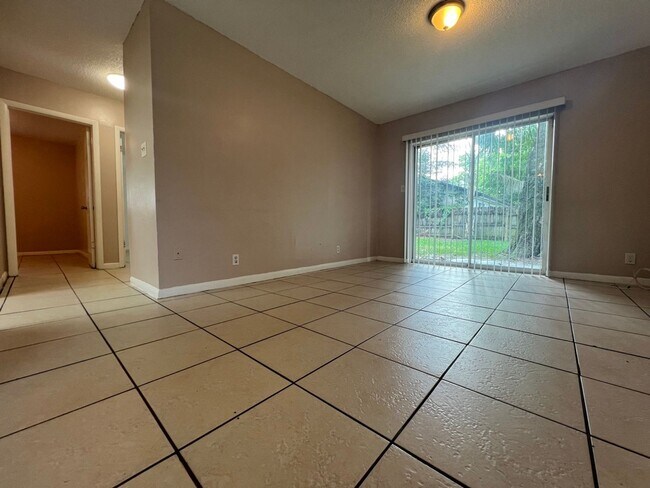 Building Photo - 2/1 Duplex for rent - schedule showing today