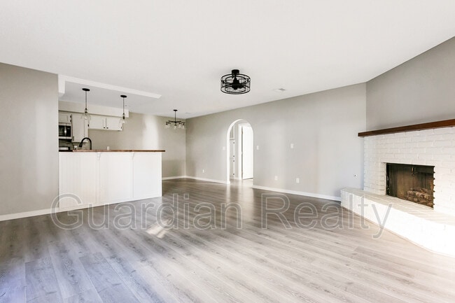Building Photo - 1412 Santa Margarita St