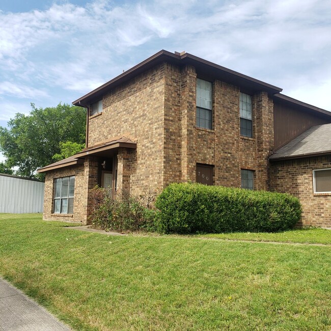 Building Photo - Gorgeous Duplex for rent in DeSoto!