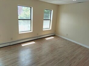 Building Photo - 1856 Park St