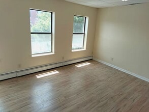 Building Photo - 1856 Park St