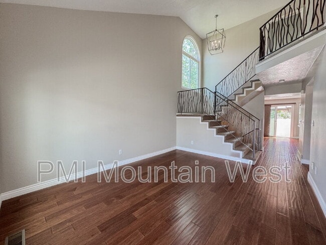 Photo - 499 N 200 W Townhome