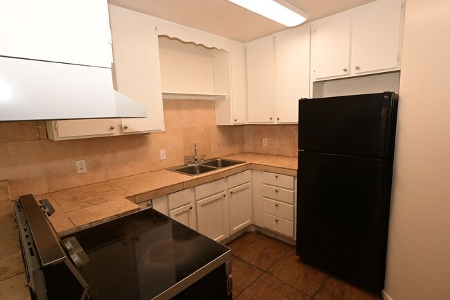 Foto del edificio - 2334 N Lamb Blvd