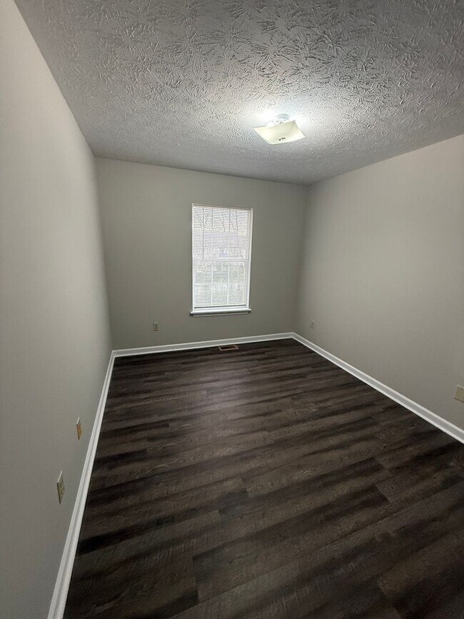 Foto del edificio - Located in Georgetown, KY, three-bedroom, 2.5-bath townhouse