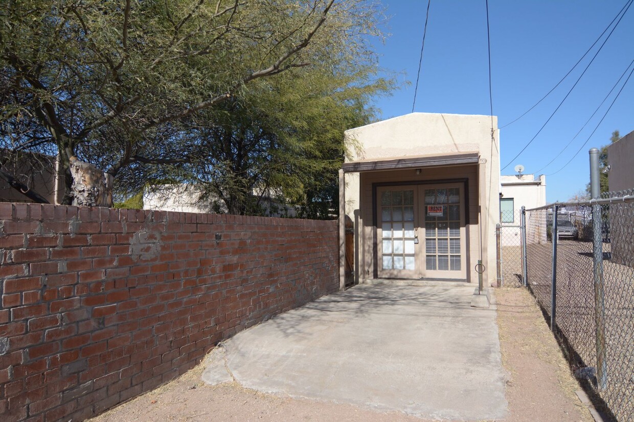 Primary Photo - Nice Charming Studio! Close to the UofA!