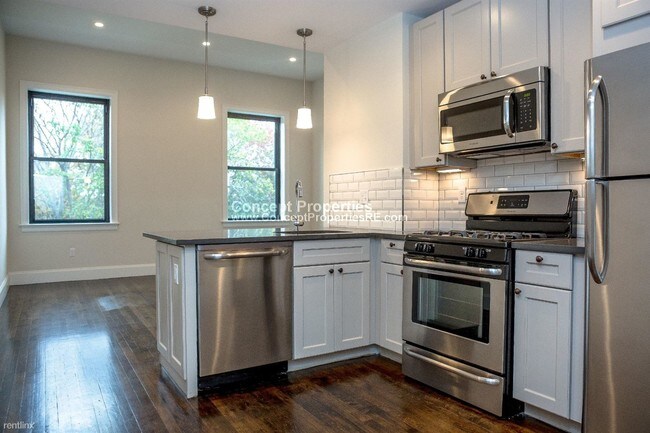 Building Photo - 2 br, 1 bath  - 11 Newcomb St Apt 8M