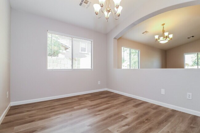 Foto del edificio - 13625 W Lisbon Ln