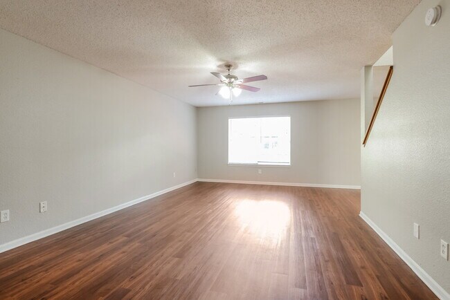 Foto del edificio - 707 Deer Trail Dr