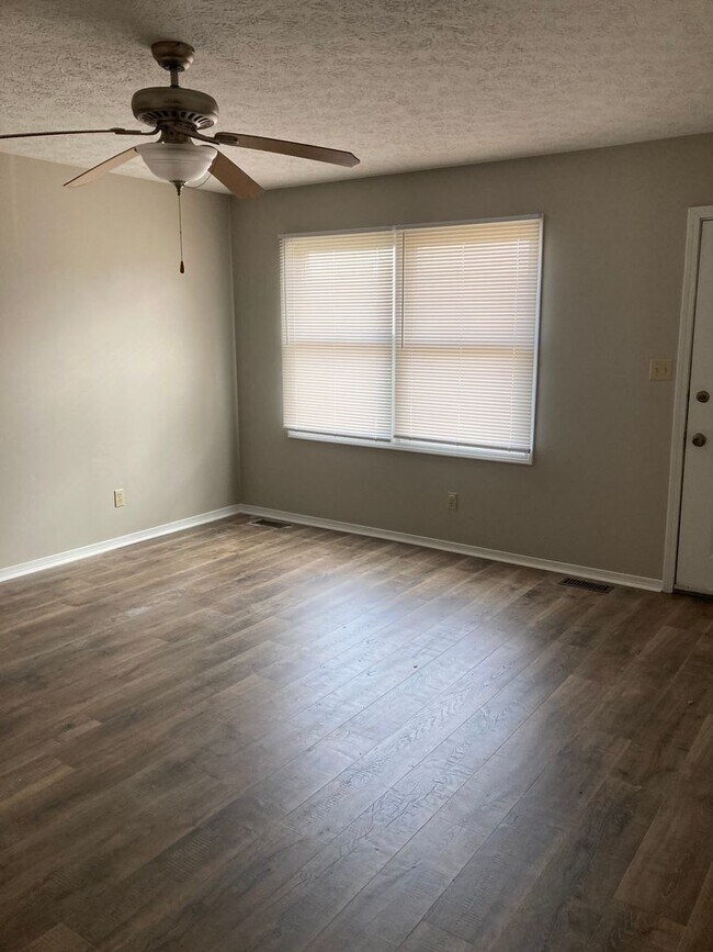 Foto del edificio - 3 Bedroom, 1.5 bath townhome!