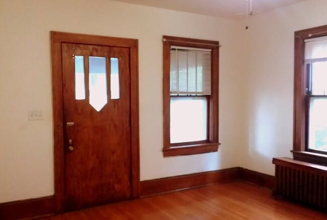 Living Room - 540 Highland Ave SW