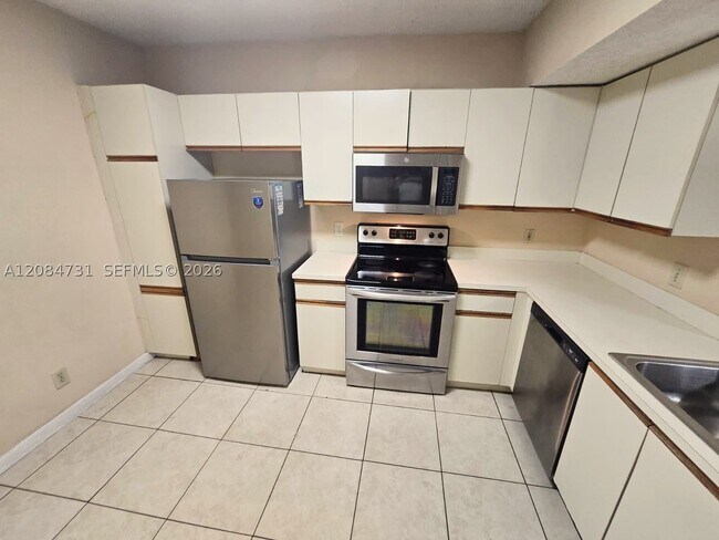 Foto del edificio - 8701 Wiles Rd