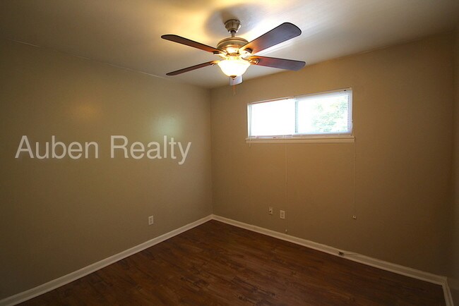 Foto del edificio - 2BR/1BA Duplex - Vouchers Accepted!
