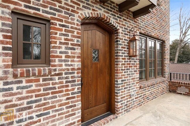 Foto del edificio - 1309 Stillwood Dr NE