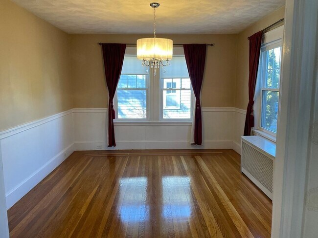 Foto del edificio - 28 Theresa Ave