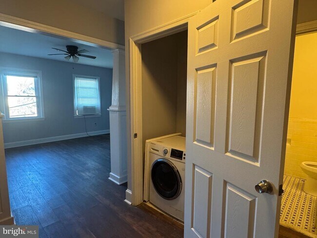 Foto del edificio - 157 36th St NE