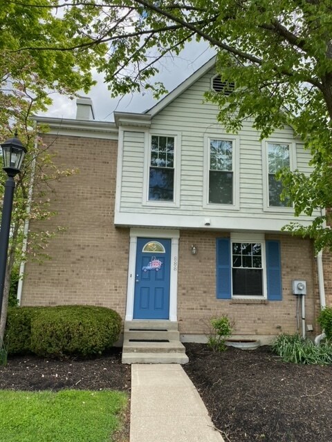 2 Story Plus Basement - 888 Woodlyn Dr S